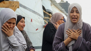 "Las personas fueron carbonizadas", cuenta un palestino en el bombardeado campo de desplazados de Rafah