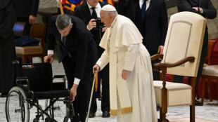 A sus 87 años, el papa sigue "al timón" pese al endurecimiento de críticas