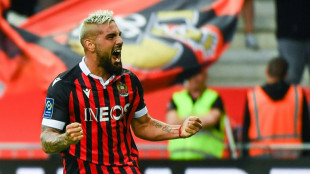L1: Nice renverse Saint-Etienne dans un match entach&eacute; par des chants insultant la m&eacute;moire d'Emiliano Sala