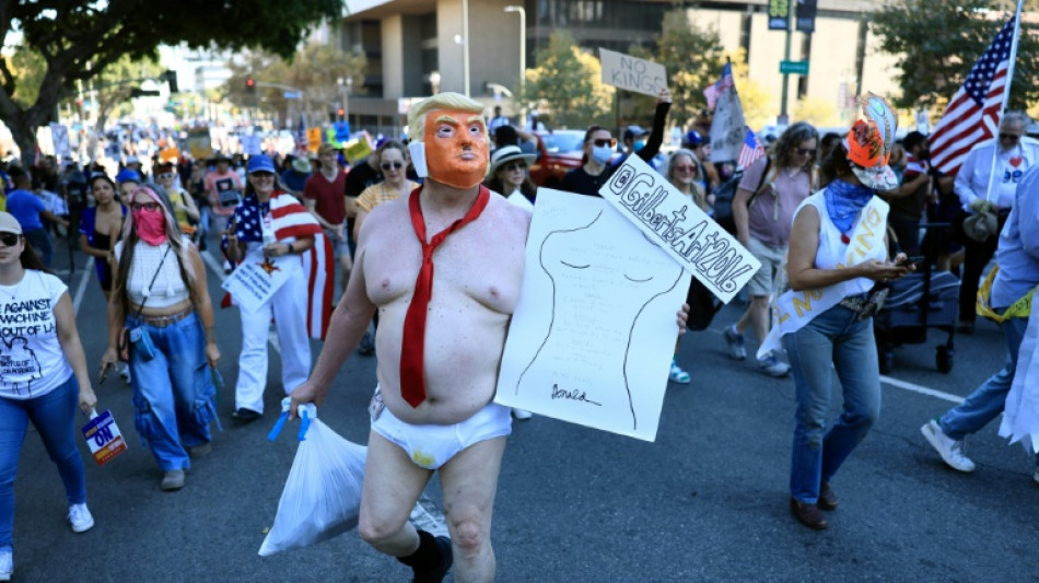 Des foules g&eacute;antes d'Am&eacute;ricains mobilis&eacute;es contre "le roi" Trump aux Etats-Unis