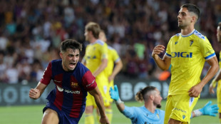 Bar&ccedil;a sofre mas vence C&aacute;diz (2-0) com gols no fim; Atl&eacute;tico empata com Betis