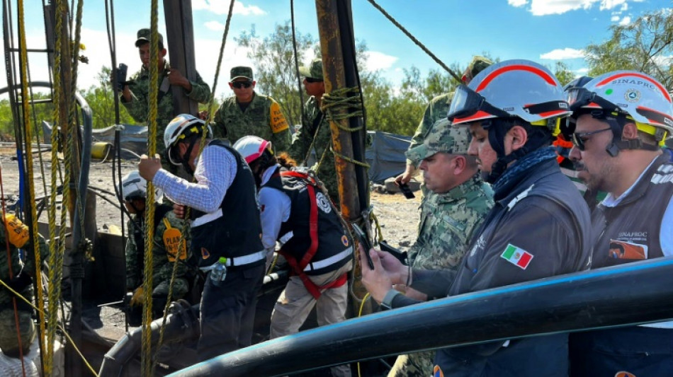 Buzos intentarán ingresar el miércoles a mina de México donde hay atrapados 10 obreros