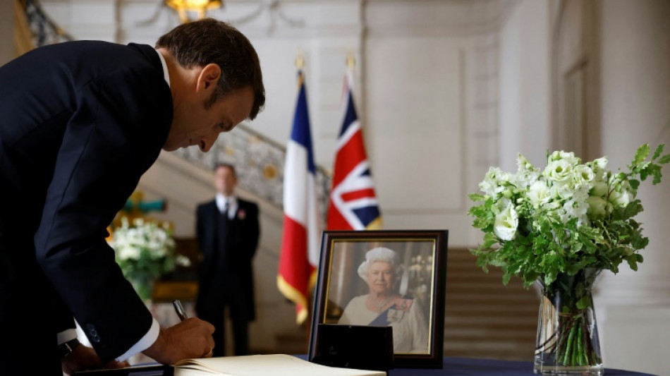 Queen's death reveals hidden French royalist streak 