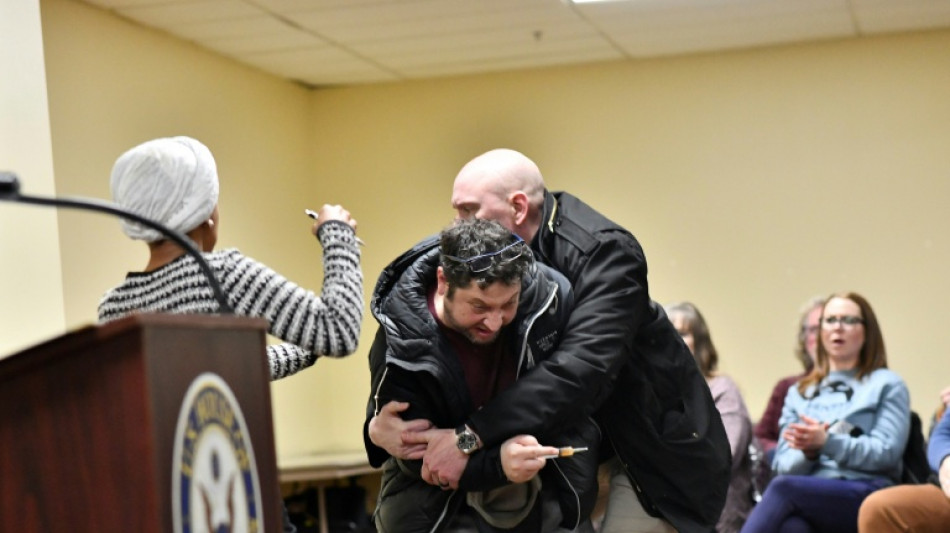 Trump says to 'de-escalate' Minneapolis, as aide questions agents' 'protocol'