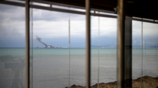 Gr&egrave;ce: un des douze disparus retrouv&eacute; en vie sur le ferry italien toujours en feu