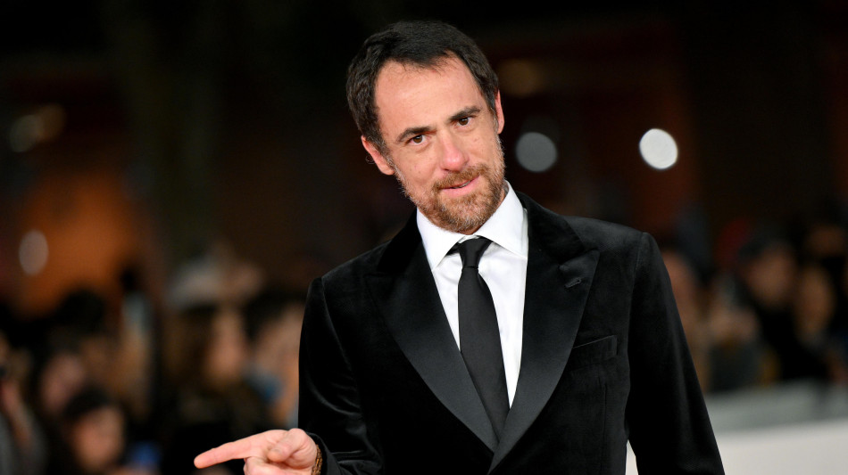 Eio Germano debutta su Instagram, no al referendum con video omaggio a Proietti