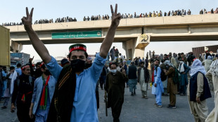 Des milliers de partisans de l'ex-Premier ministre Imran Khan aux portes d'Islamabad sous les lacrymog&egrave;nes