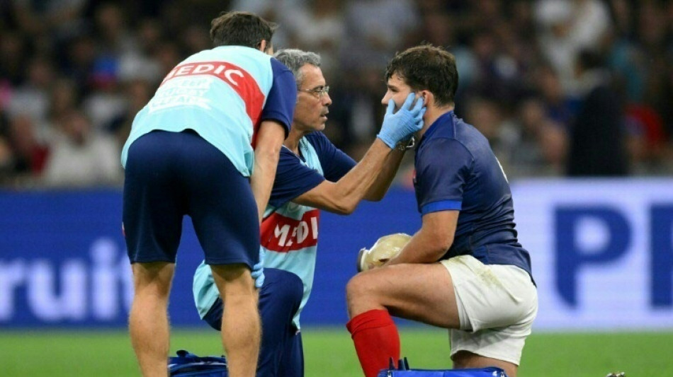 France captain Dupont has surgery, will return 'in a few days'