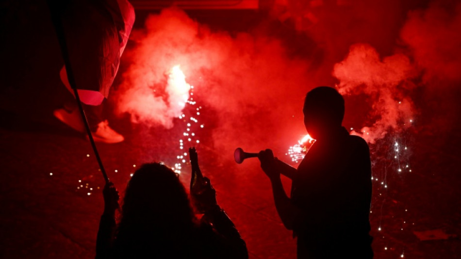 "La f&ecirc;te toute la nuit": Naples s'embrase en bleu et blanc pour son 3e titre 