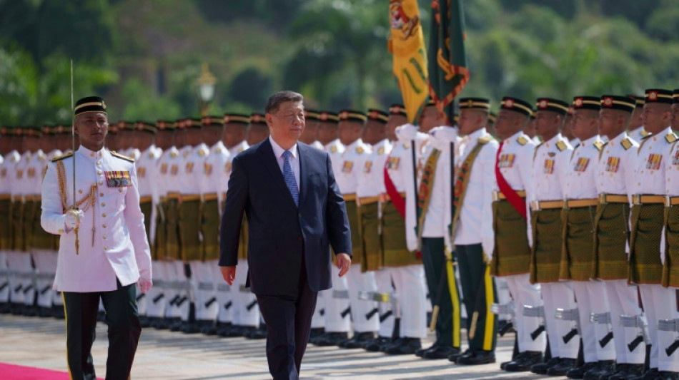 China's Xi meets Malaysian leaders in diplomatic charm offensive