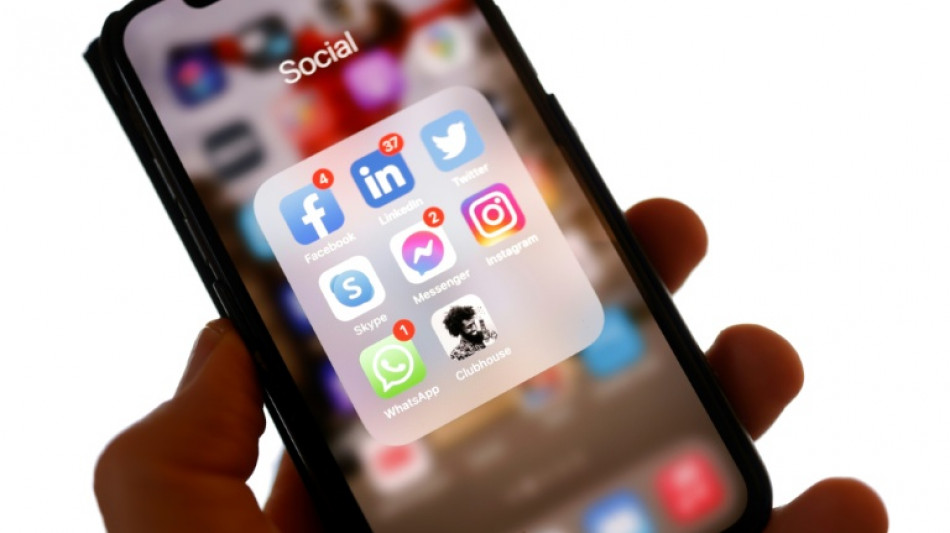 Umfrage: 84 Prozent der Sch&uuml;ler an weiterf&uuml;hrenden Schulen nutzen Klassenchats