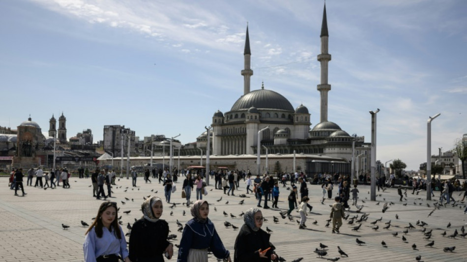 Istanbul lockdown aims to prevent May Day marches