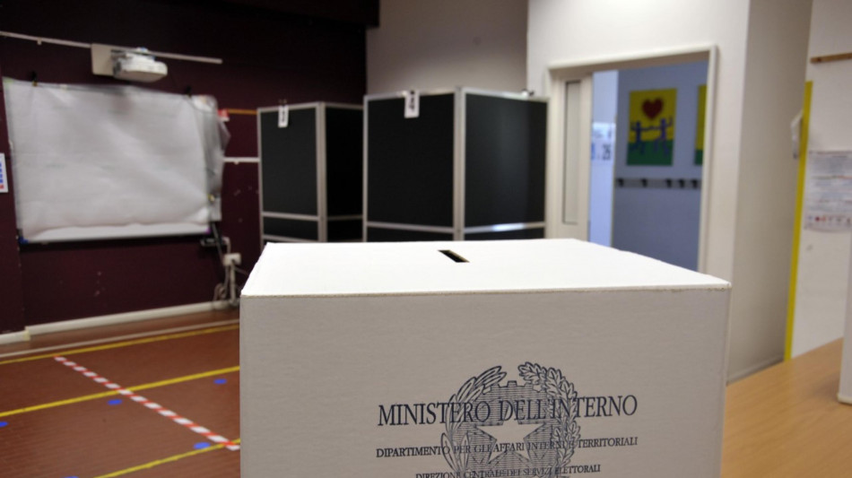 Urne aperte in Calabria per elezioni regionali