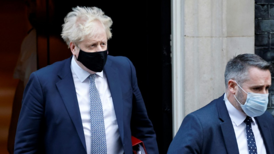 Boris Johnson contraataca con una batería de medidas para hacer olvidar los escándalos
