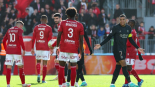 Mbapp&eacute; explica que discutiu com torcedores Brest para defender Hakimi