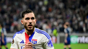 Atacante franc&ecirc;s Rayan Cherki assina com o Manchester City at&eacute; 2030