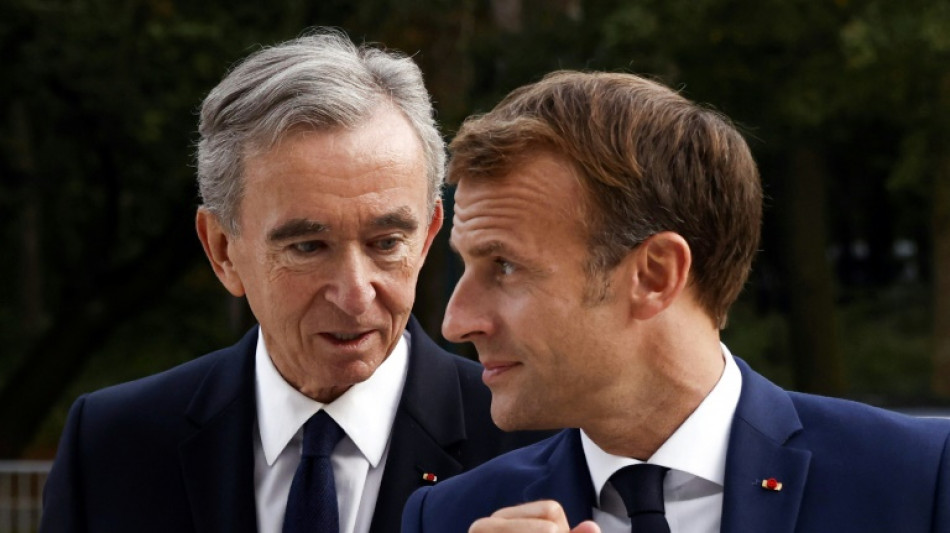 Macron condecora o homem mais rico do mundo na presen&ccedil;a de Beyonc&eacute; e Musk