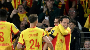 Ligue 1: Lens fait plier Brest (3-1), longtemps r&eacute;duit &agrave; dix