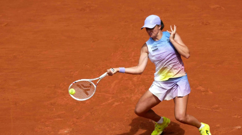 Roland-Garros: les tenants du titre Swiatek et Alcaraz d&eacute;roulent au 1er tour