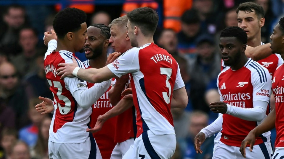 Angleterre: Arsenal à fond, le sacre de Liverpool retardé 