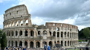 Charles et Camilla posent devant le Colis&eacute;e, monument symbole de Rome