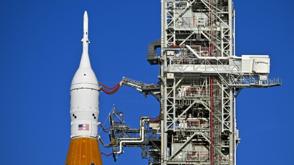 Cohete lunar de la NASA completa con éxito prueba en tierra tras reparaciones