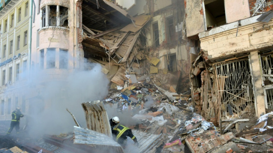 Ukraine: un immeuble de Kiev touché par une frappe avant la reprise des pourparlers