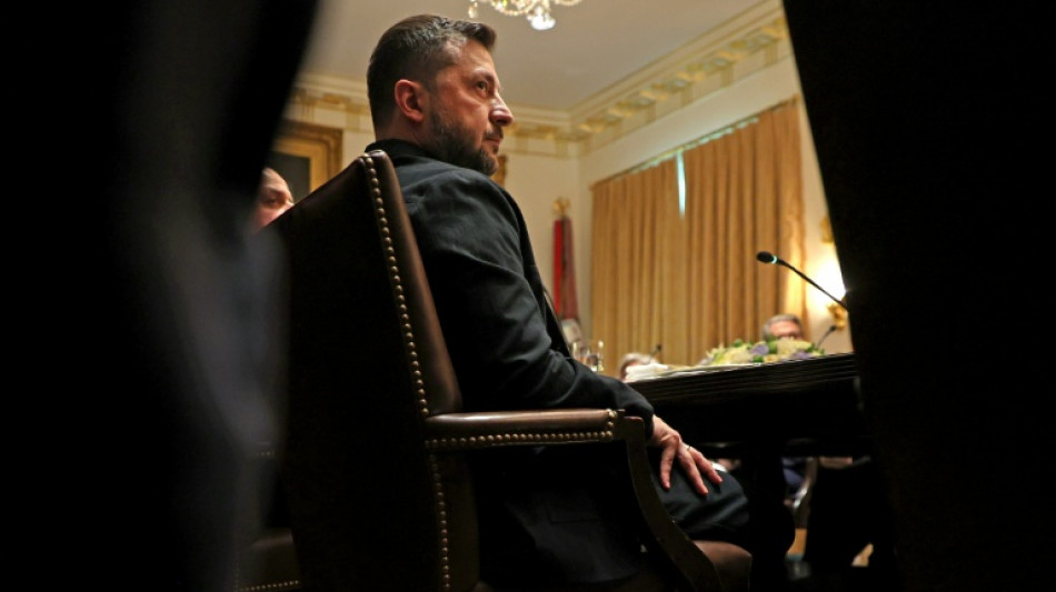 Zelensky afirma que est&aacute; disposto a participar de reuni&atilde;o Trump-Putin