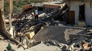 A dor de sobreviver 'entre os mortos' ap&oacute;s terremoto em Marrocos