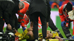 Borussia Dortmund confirma les&atilde;o no tornozelo de Scholotterbeck