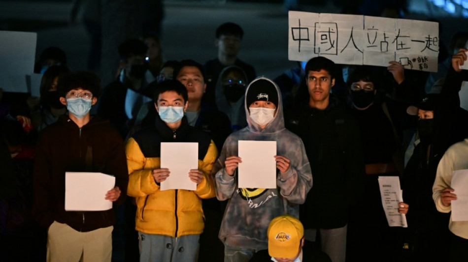 Manifestantes se enfrentan a polic&iacute;as en Cant&oacute;n, megaciudad del sur de China
