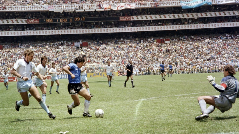 Se abre subasta de camiseta m&iacute;tica de Maradona con oferta de m&aacute;s de 5 millones de d&oacute;lares