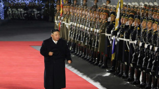 Nordkorea hält zum Jahrestag der Armeegründung riesige Militärparade ab
