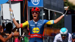 Tour d'Italie: l'Italien Milan s'impose à Andora, Pogacar reste en rose