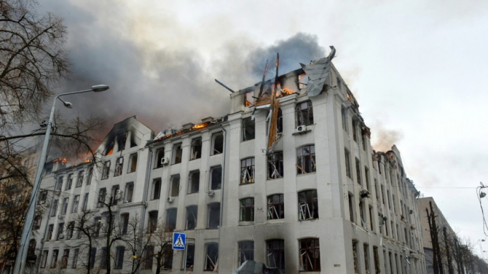 Les villes ukrainiennes sous le feu de la Russie, Kiev rejette tout "ultimatum"