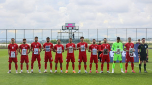 Jugadores de Ir&aacute;n homenajean a ni&ntilde;os v&iacute;ctimas de la guerra