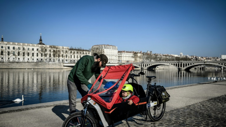 Les gros v&eacute;los se font une place sur le chemin de l'&eacute;cole