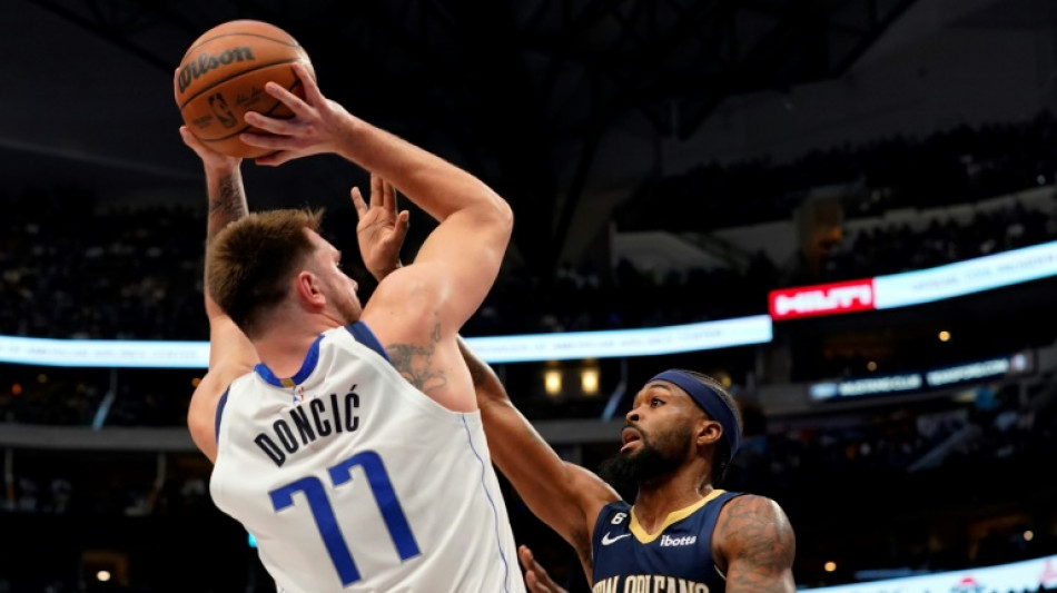 Tatum scores 34 as Celtics hold off Spurs, Doncic leads Mavs