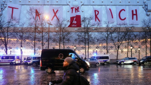 Aktivisten wegen "Tax The Rich"-Banner an künftigem Luxushotel in Paris festgenommen