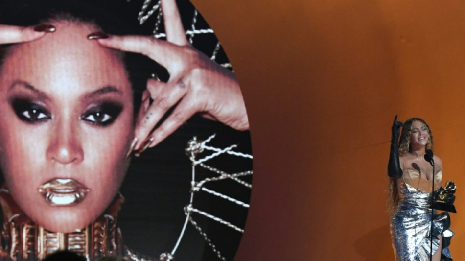 Beyonc&eacute; alcan&ccedil;a topo da Billboard pela 8&ordf; vez com &aacute;lbum country