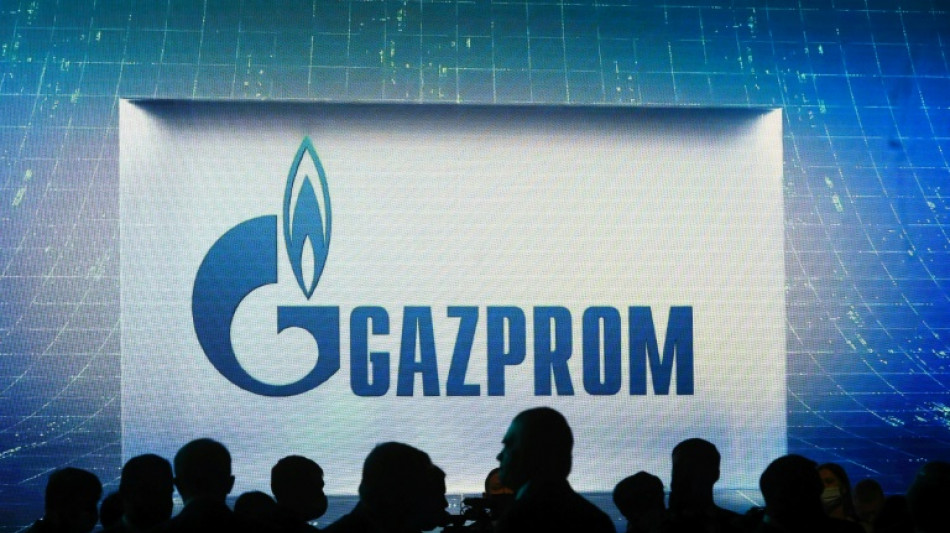 Fußballbundesligist Schalke 04 entfernt Gazprom-Schriftzug von Trikots 