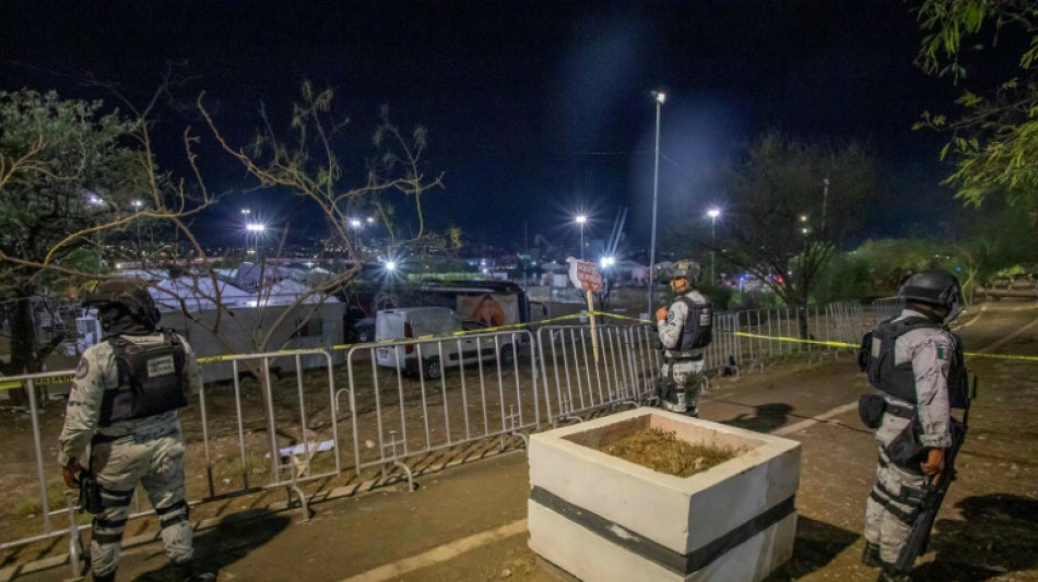 Palco desaba em com&iacute;cio de candidato &agrave; presid&ecirc;ncia do M&eacute;xico e deixa nove mortos e 50 feridos