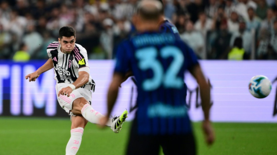 Last-gasp Juve beat Inter to maintain perfect Serie A start