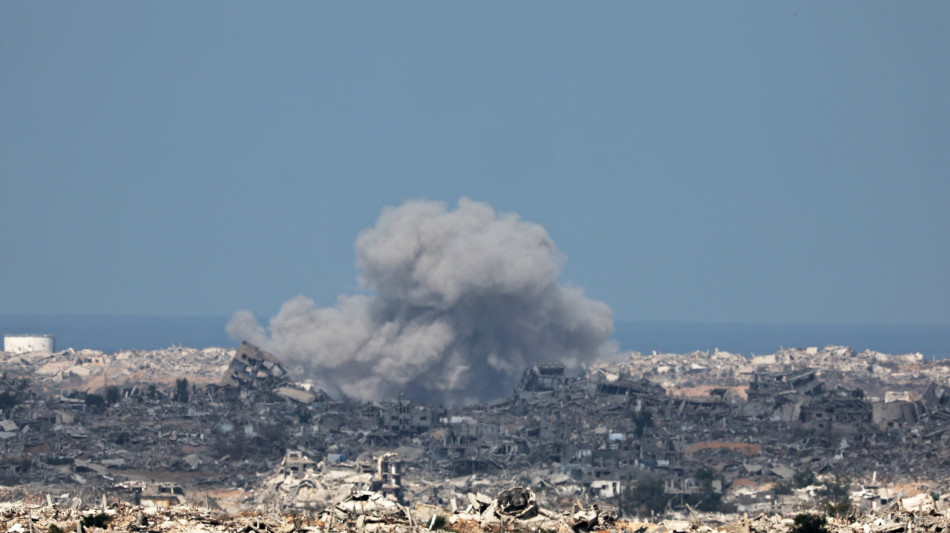 Media, 'almeno 62 uccisi nella Striscia, 52 a Gaza City'