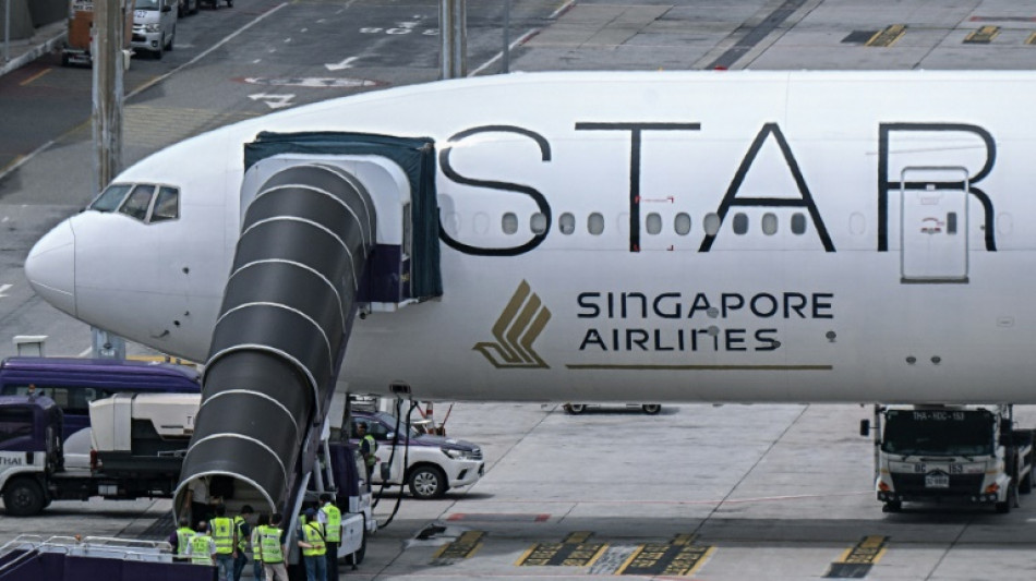 Companhia a&eacute;rea de Singapura oferece US$ 10 mil aos feridos em voo turbulento
