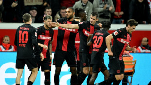 Leverkusen vence Freiburg e segue l&iacute;der do Campeonato Alem&atilde;o