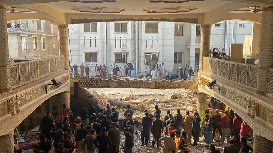 Pakistan: au moins 28 morts dans une explosion &agrave; l'int&eacute;rieur d'une mosqu&eacute;e de Peshawar