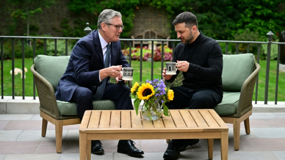 Primer ministro británico recibe a Zelenski en Londres la víspera de la cumbre Trump-Putin
