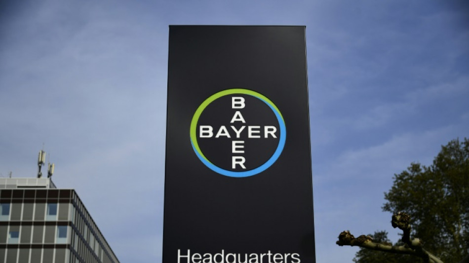Bayer schreibt Quartalsverlust und kündigt Streichung von Führungsebenen an