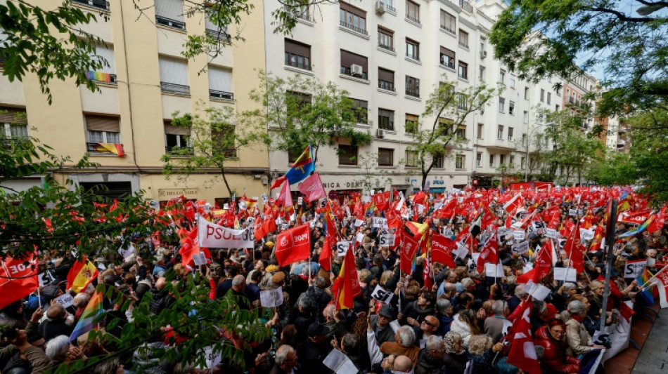 Socialistas espanhóis pedem a Sánchez que não renuncie